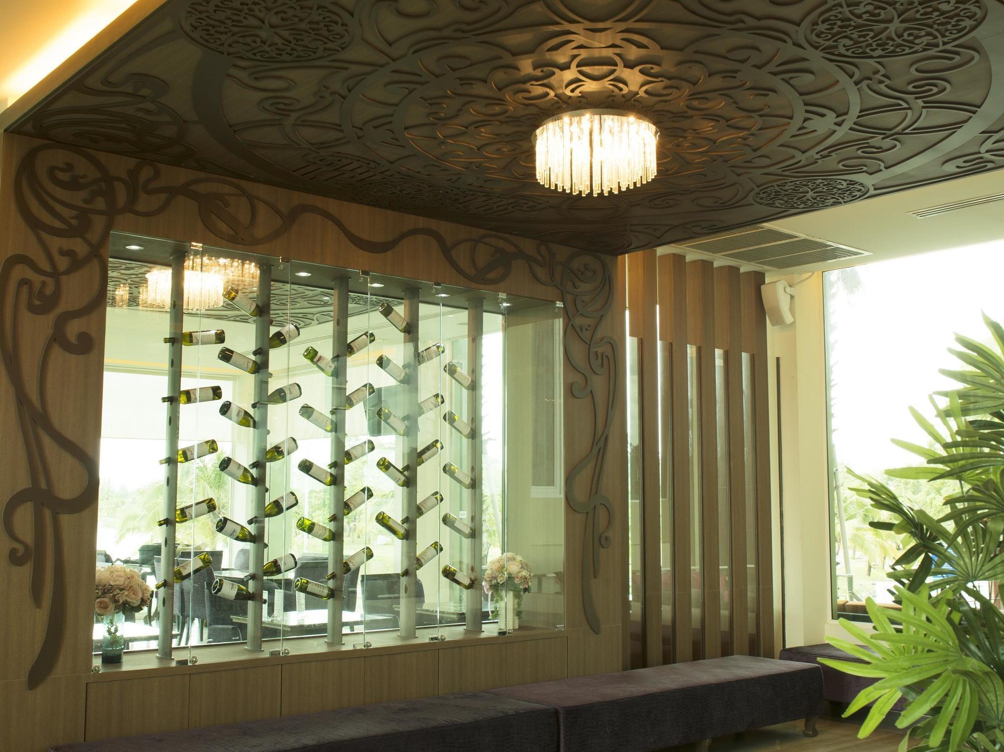 The Beverly Hills Hotel Nakhon Ratchasima Exterior photo