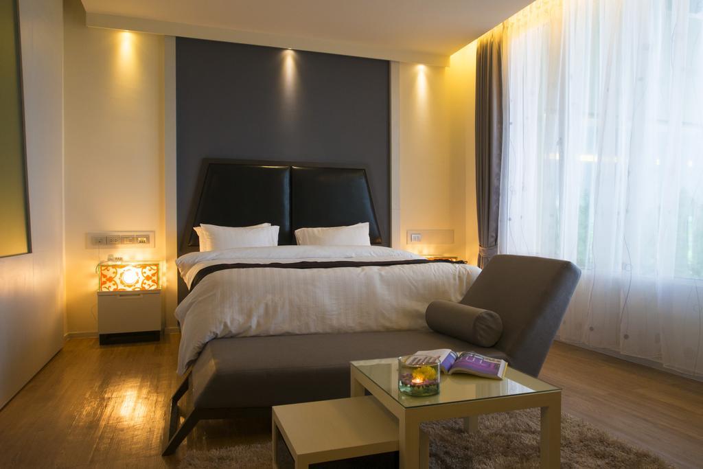 The Beverly Hills Hotel Nakhon Ratchasima Exterior photo