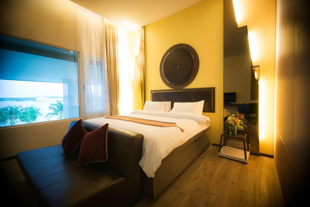 The Beverly Hills Hotel Nakhon Ratchasima Exterior photo