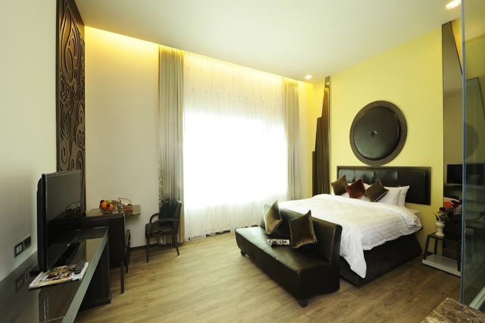 The Beverly Hills Hotel Nakhon Ratchasima Exterior photo