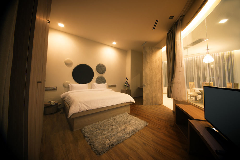 The Beverly Hills Hotel Nakhon Ratchasima Exterior photo