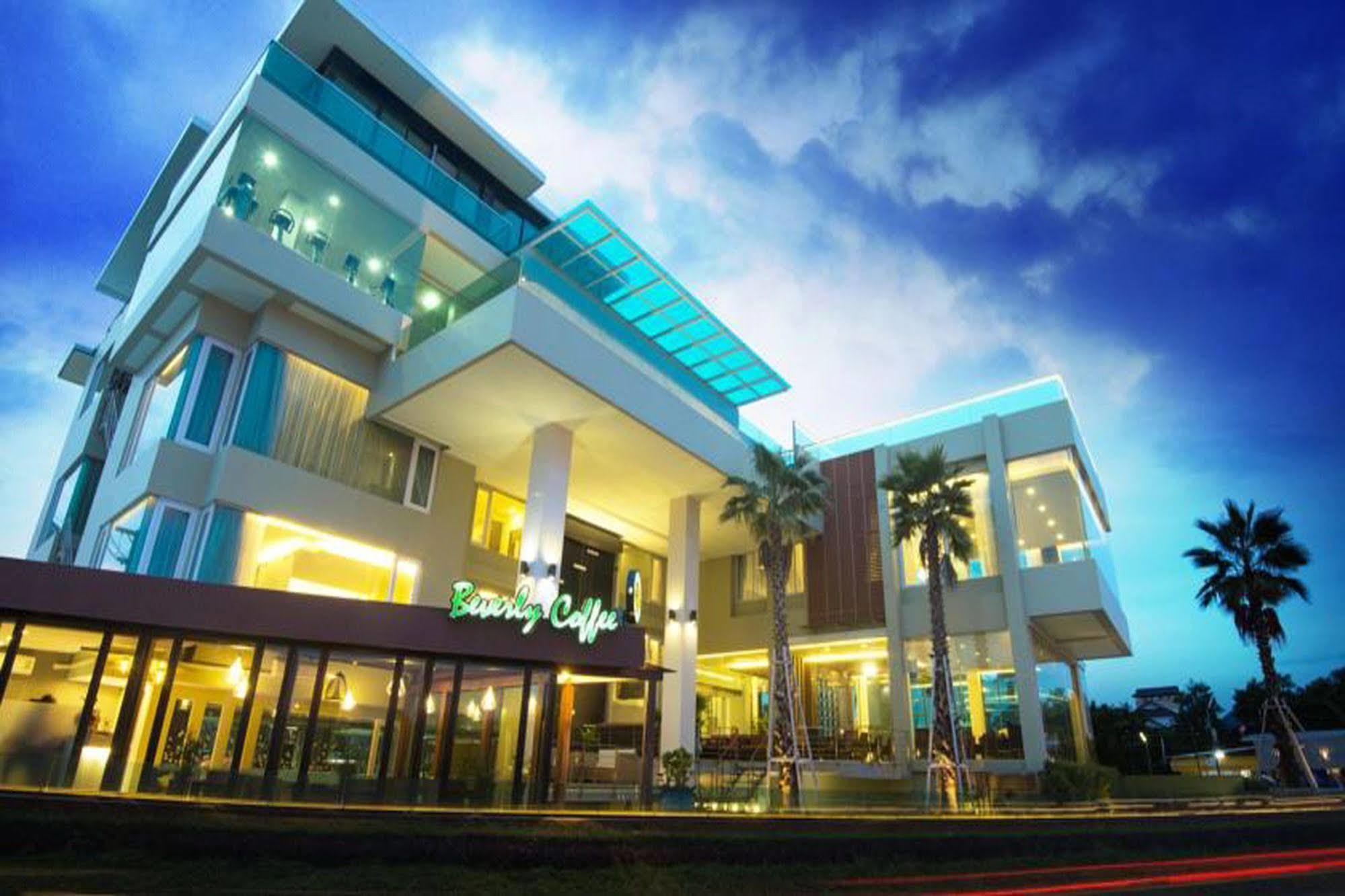 The Beverly Hills Hotel Nakhon Ratchasima Exterior photo