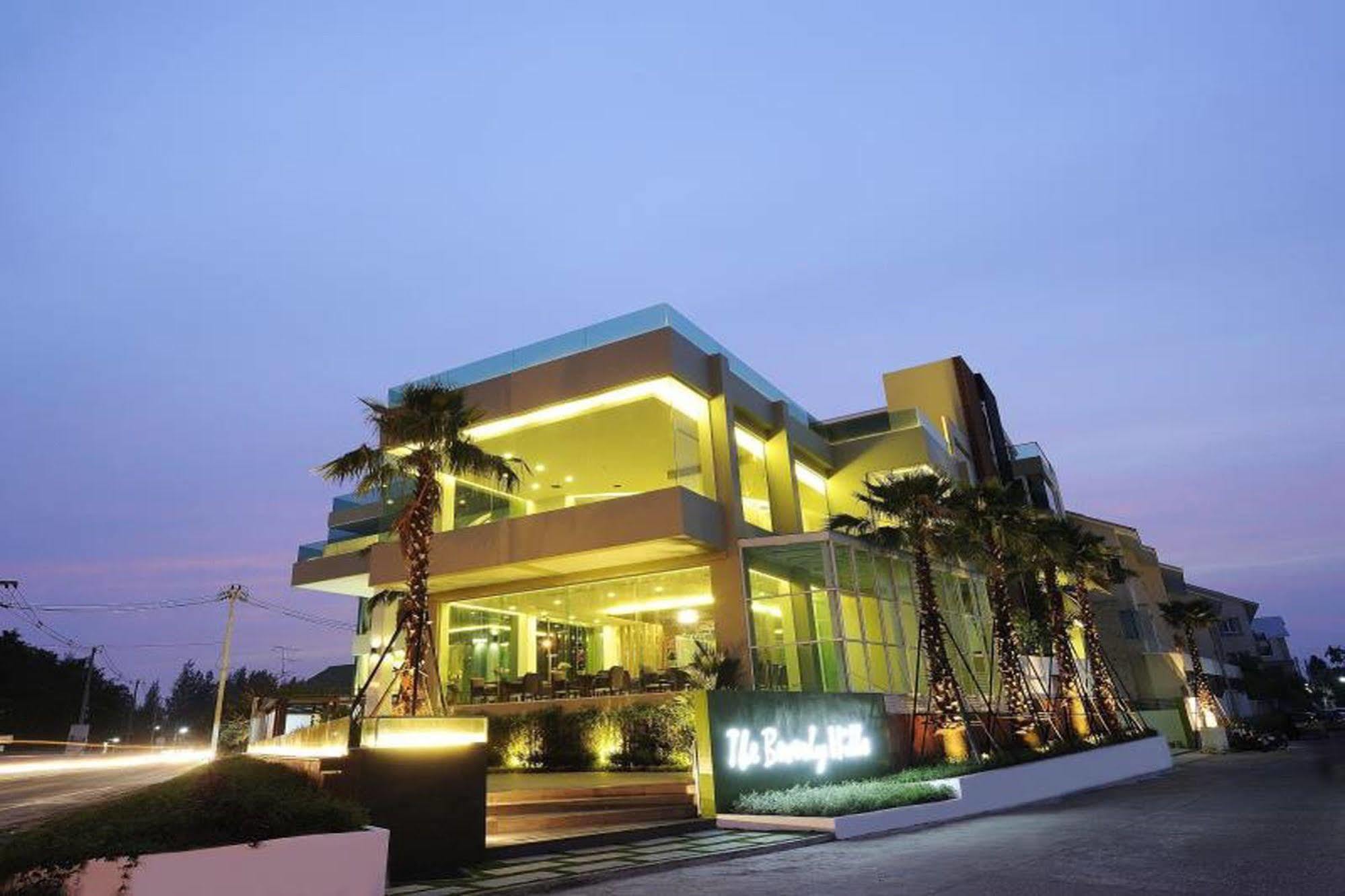 The Beverly Hills Hotel Nakhon Ratchasima Exterior photo