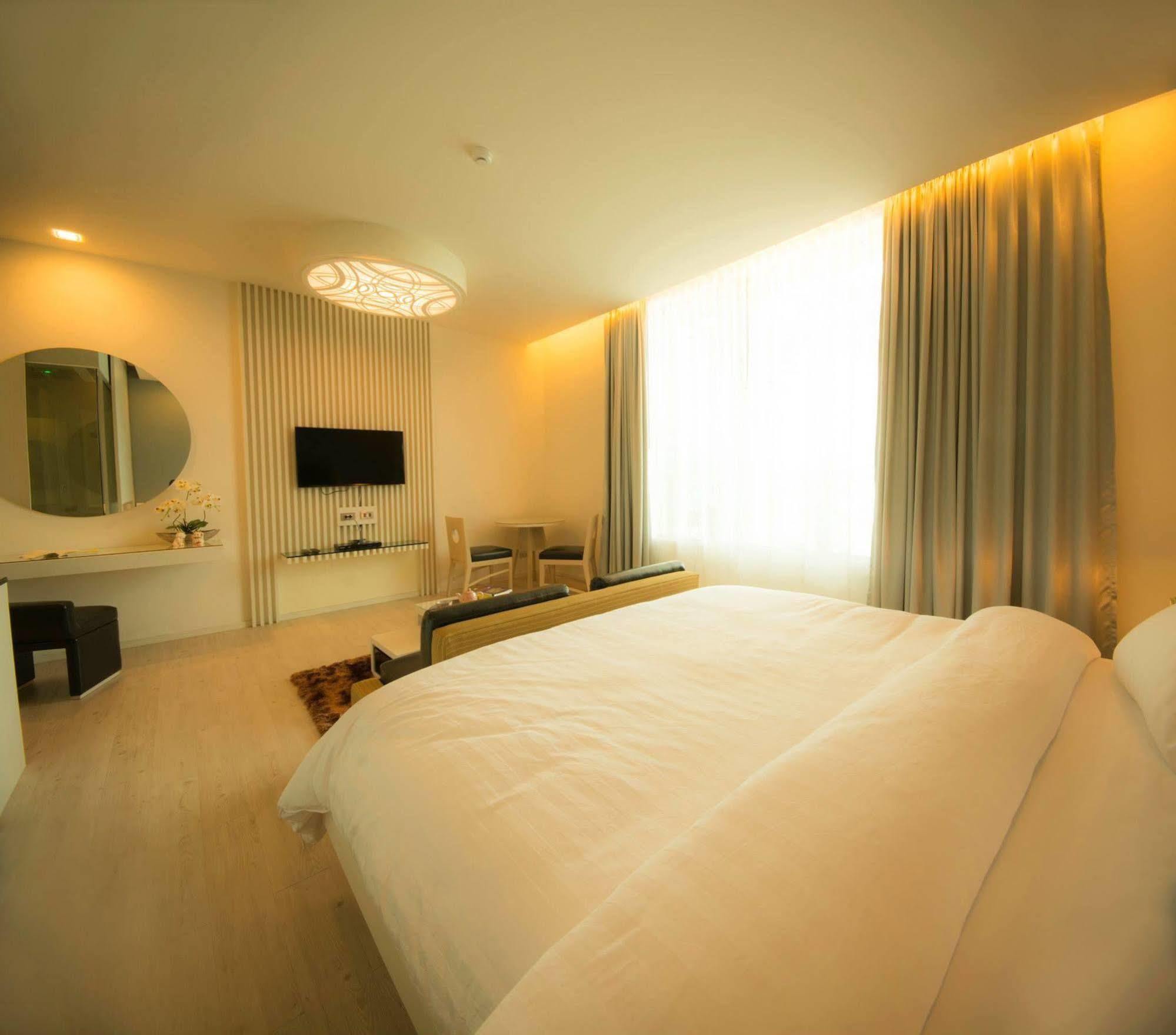 The Beverly Hills Hotel Nakhon Ratchasima Exterior photo