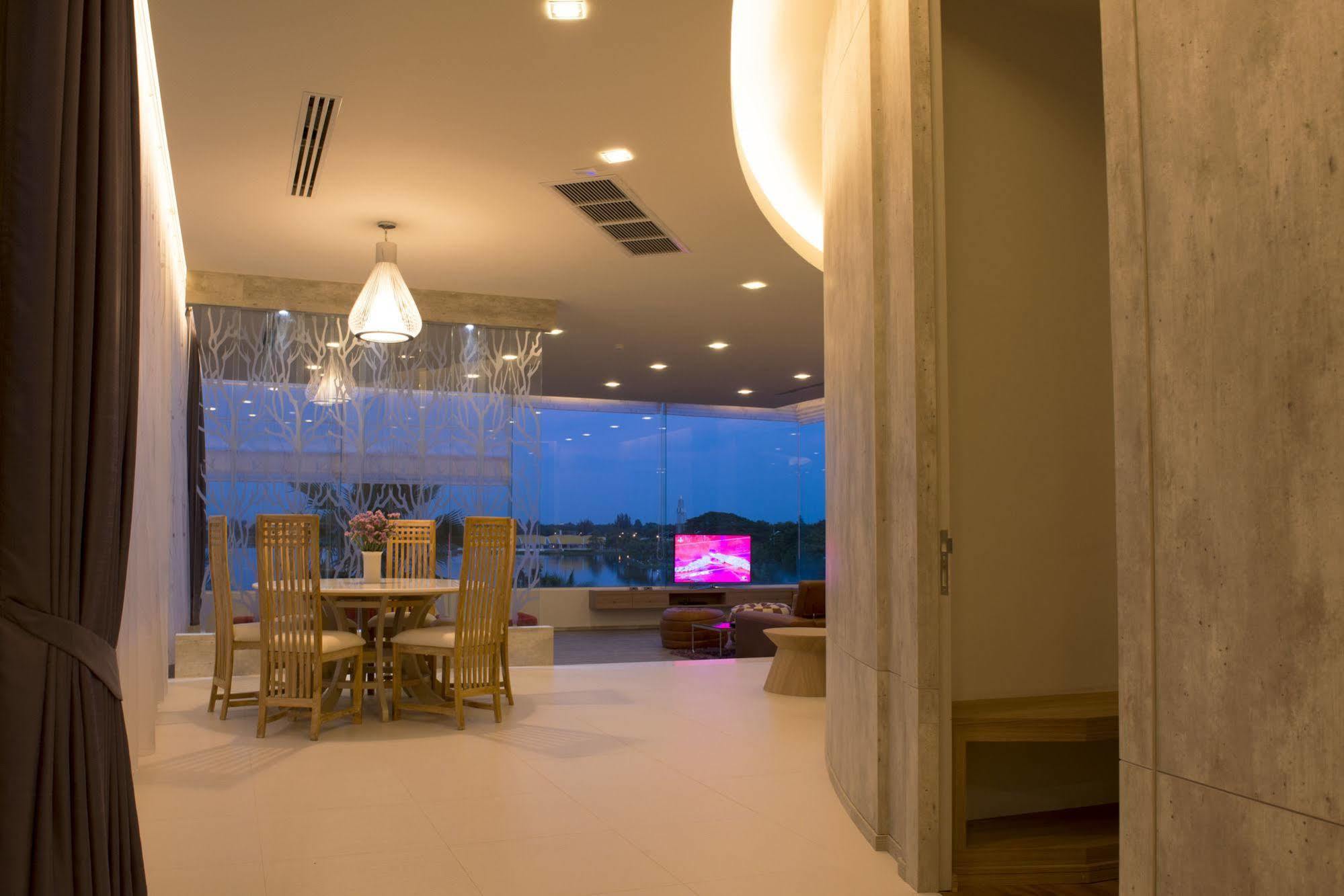 The Beverly Hills Hotel Nakhon Ratchasima Exterior photo
