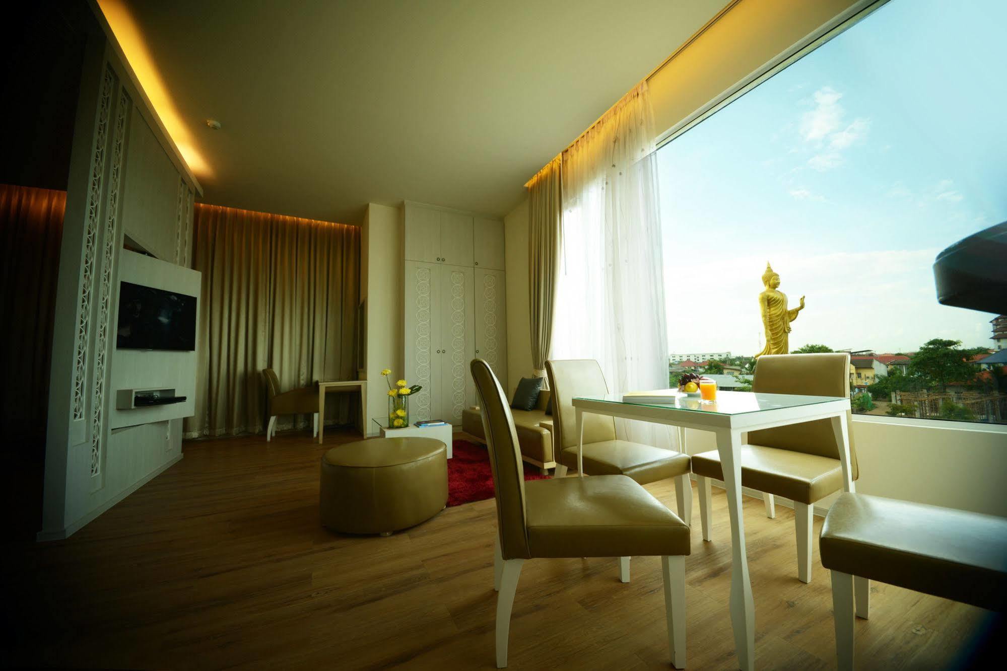 The Beverly Hills Hotel Nakhon Ratchasima Exterior photo