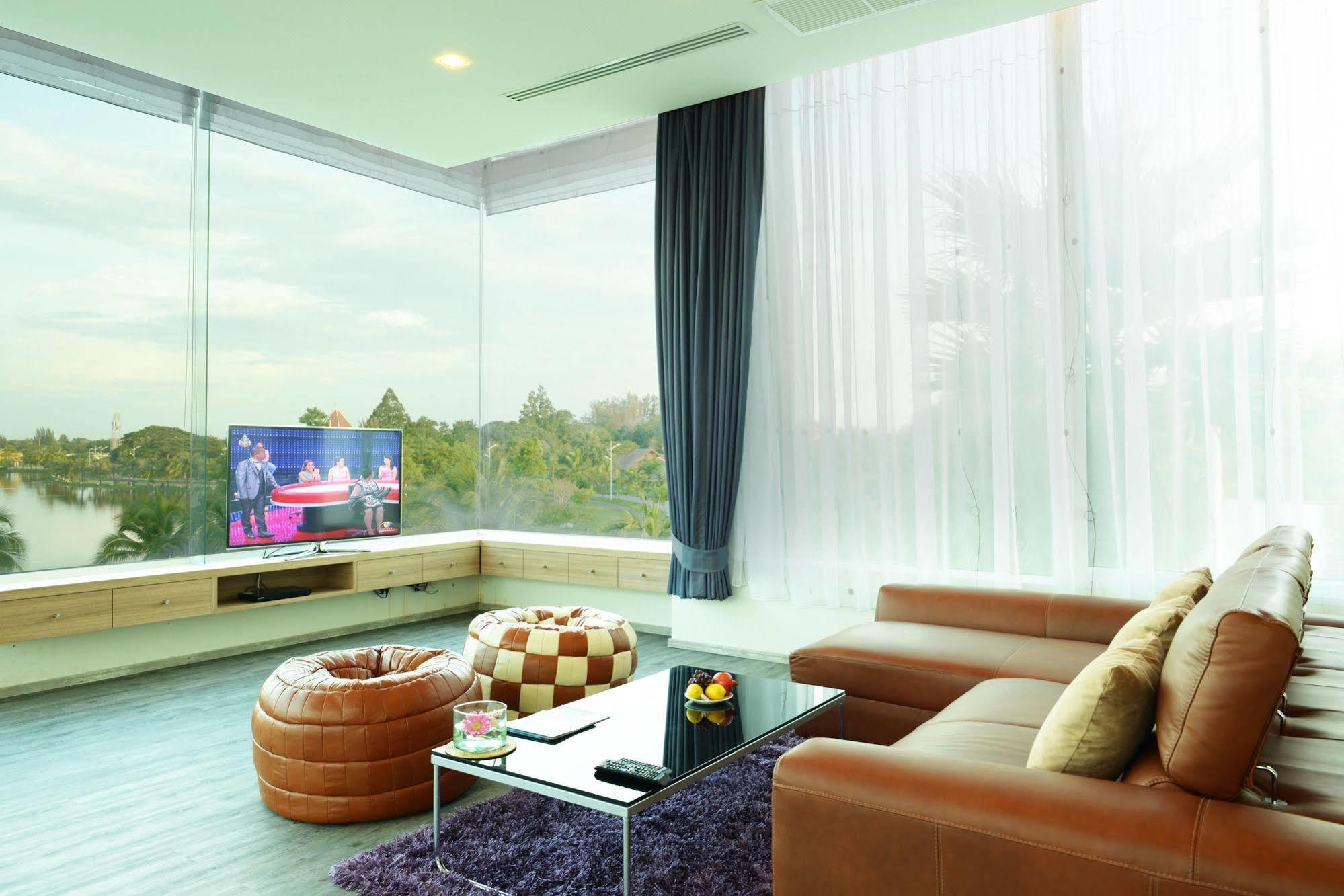 The Beverly Hills Hotel Nakhon Ratchasima Exterior photo