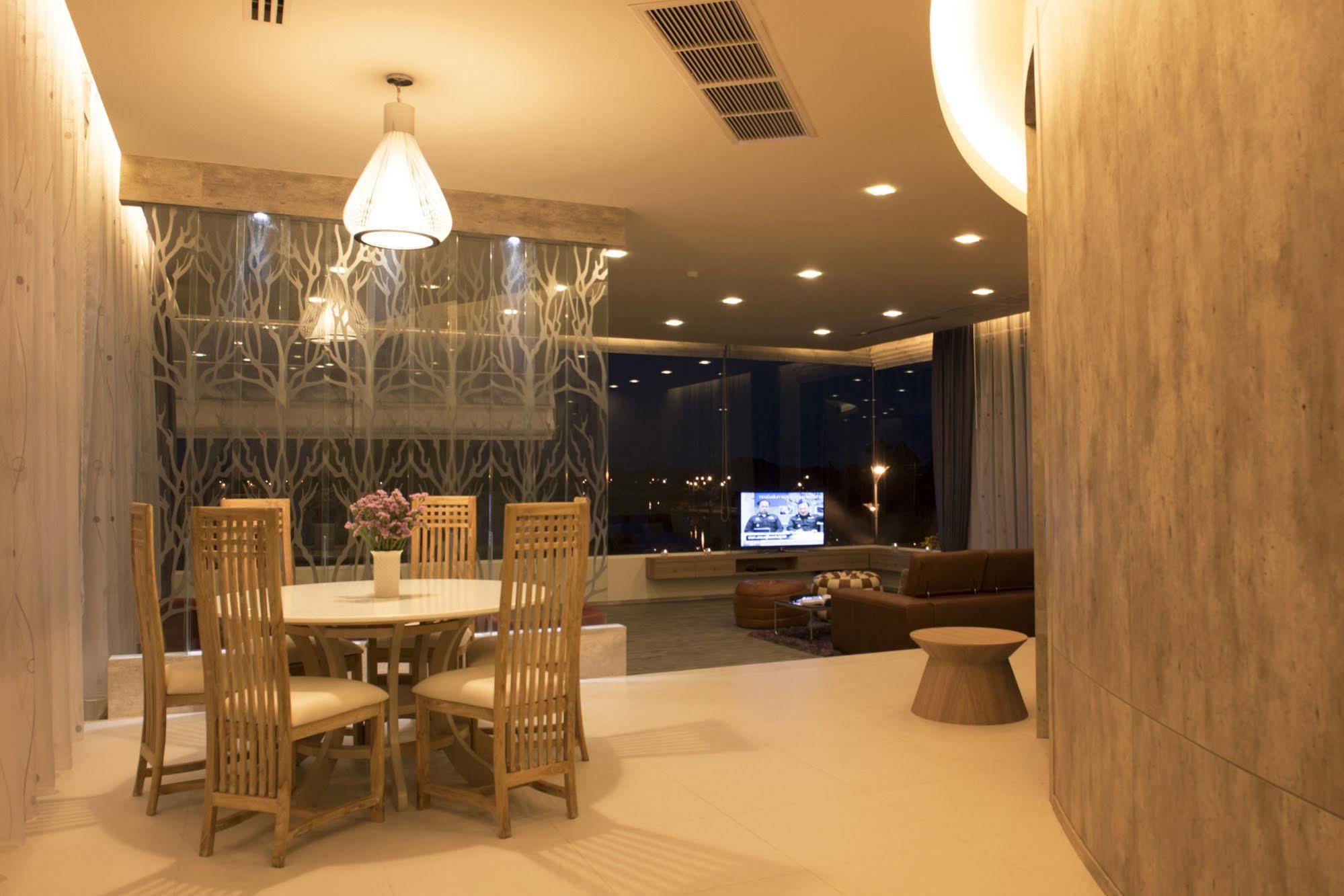 The Beverly Hills Hotel Nakhon Ratchasima Exterior photo