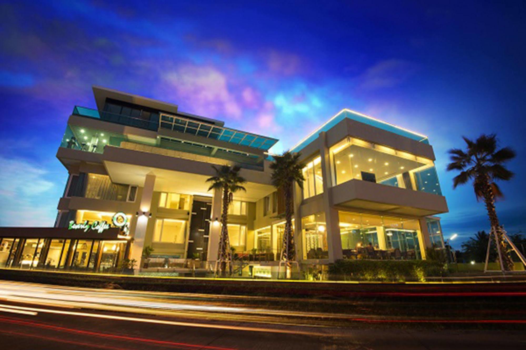 The Beverly Hills Hotel Nakhon Ratchasima Exterior photo